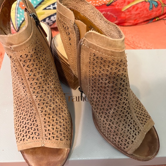 Vince Camuto Size 5 - Picture 2 of 3